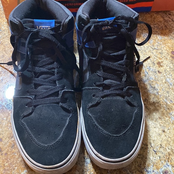 VANS Mens Size 11 Skate Shoes Gray Mid Top - Picture 3 of 8